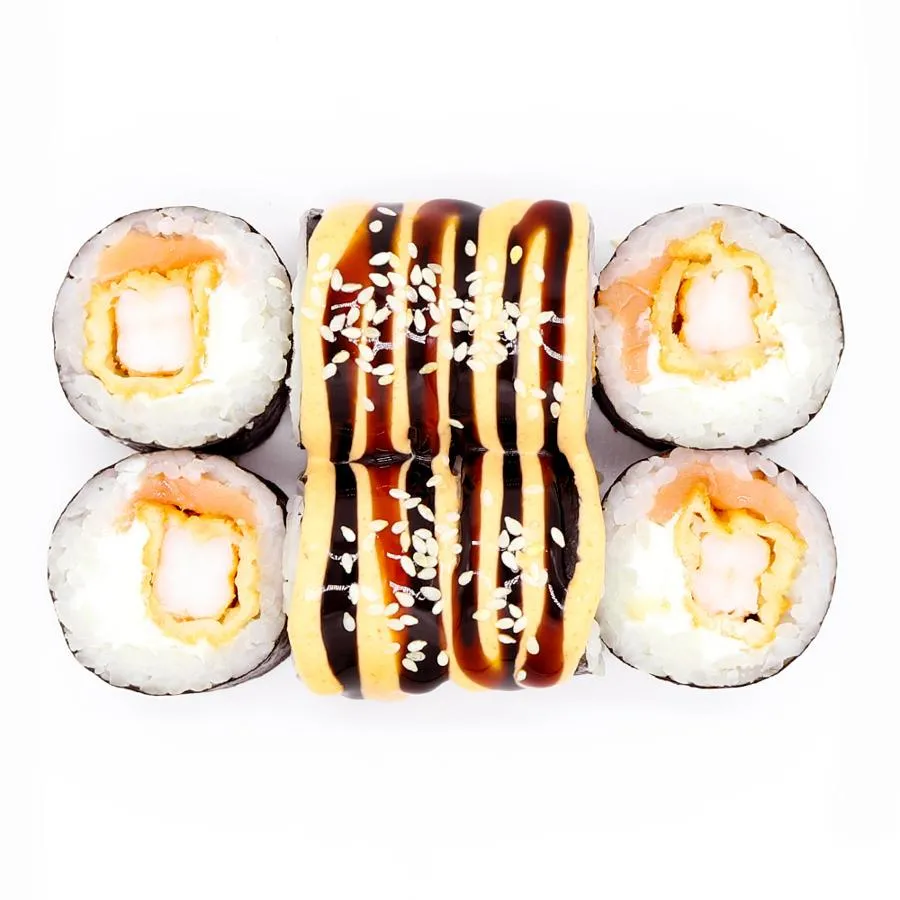 Ролл с лососем и креветкой темпура